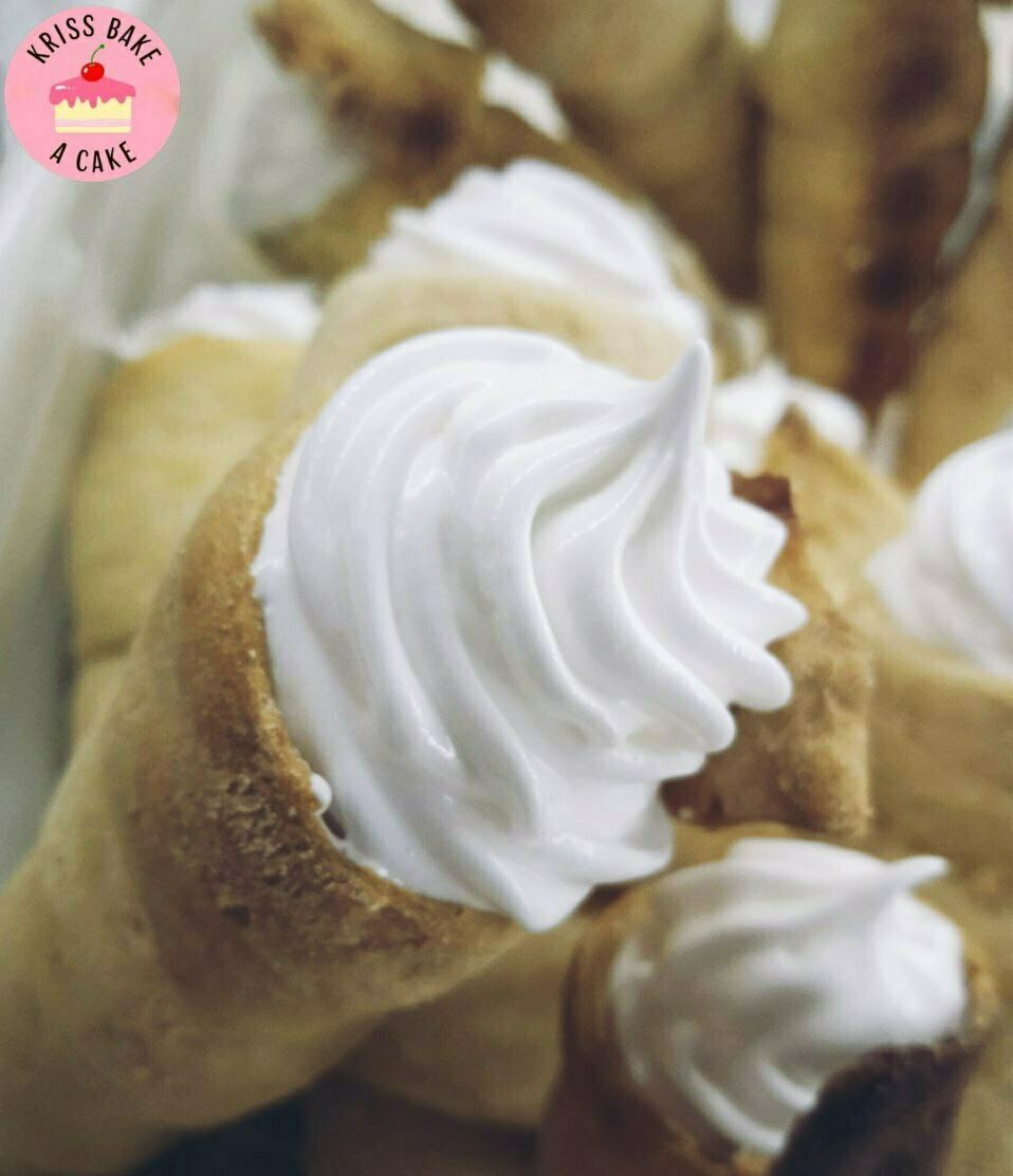 Трубочки с кремом, торты, десерты, пирожные